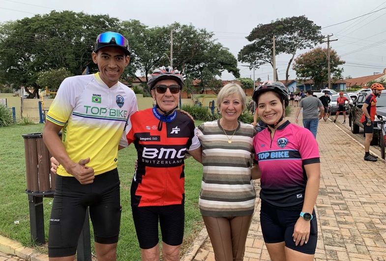 Bruno, Zé da Costa, vice-prefeita Célia e Rose