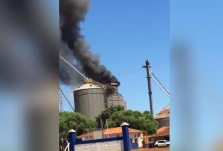 Incêndio em fábrica de cereais entre as cidades de Avaré e Taquarituba mobiliza bombeiros 