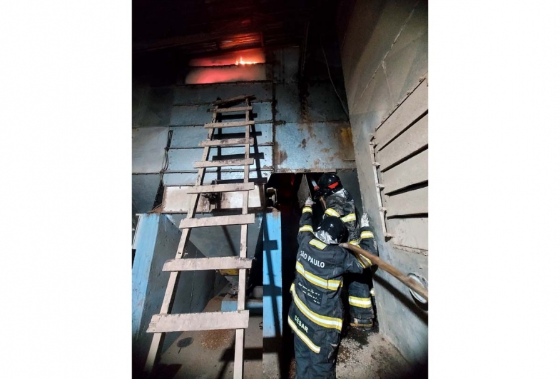 Incêndio em secador de grãos mobiliza Defesa Civil e Corpo de Bombeiros em Taquarituba