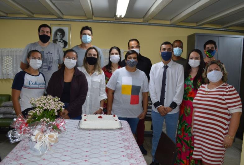 Escola Marcos Ribeiro presta homenagens aos seus professores