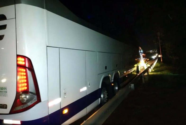 Mulher morre atropelada por moto e ônibus em Itaí