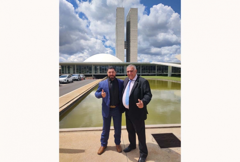 Prefeito e vice de Sarutaiá buscam verbas em Brasília 