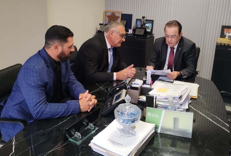 João e Gango em reunião com Motta