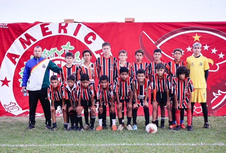 Feriado de bola rolando em Avaré: rodada do Municipal agita o Estádio São Paulão e reúne grande público