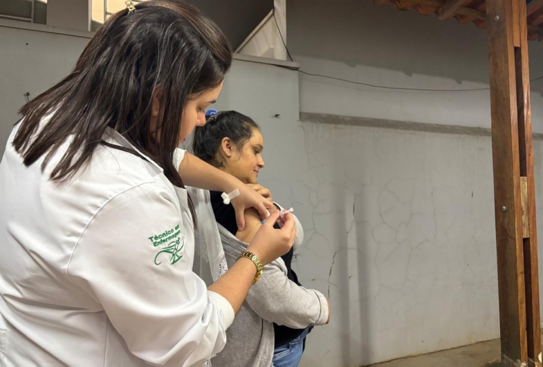 Juliana técnica de enfermagem na igreja congregação