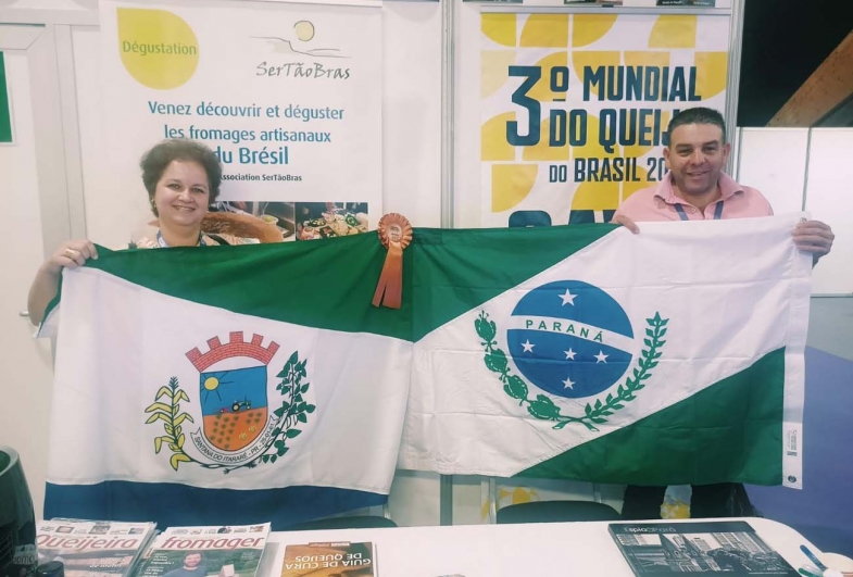 Casal paranaense, associado da Capal, é premiado no Mundial de Queijo da França