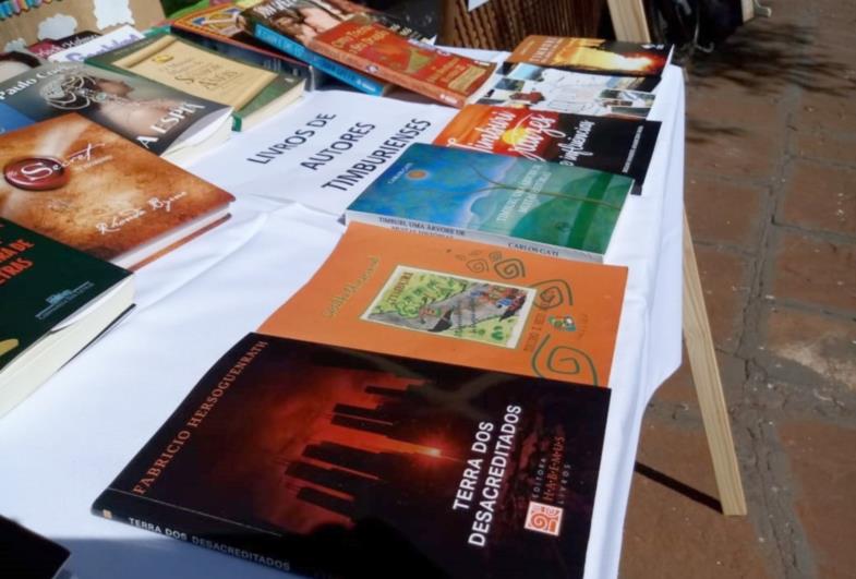Feira do produtor rural conta com exposição de fotos históricas de Timburi 