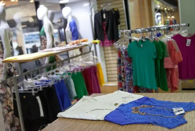 Maioria do pequeno varejo de vestuário, calçados e acessórios fatura até R$ 10 mil mensais