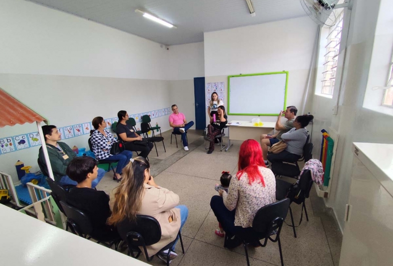 Mães e pais que participaram do encontro