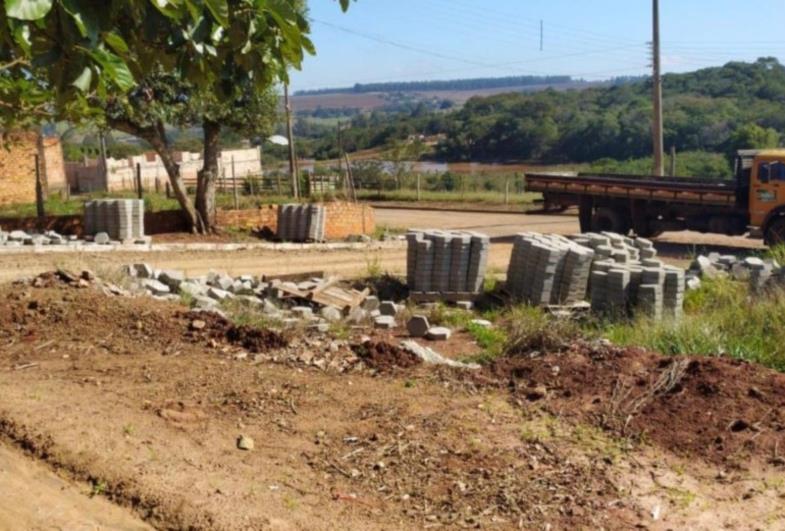 Ruas receberão pavimentações de lajotas em Sarutaiá