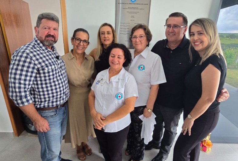 Deputado Major Mecca, esposa Marlene, prefeito Roberto Araujo, primeira-dama Érika e representantes do RAFA