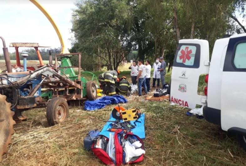 Trabalhador rural internado após ter perna esmagada por máquina agrícola morre