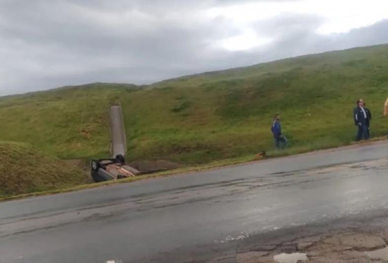 Motorista bêbado que caiu em canaleta não tem CNH e possui passagens por lesão corporal e embriaguez ao volante