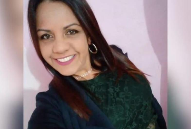 Mulher morre após carro atingir poste; motorista foi preso por embriaguez