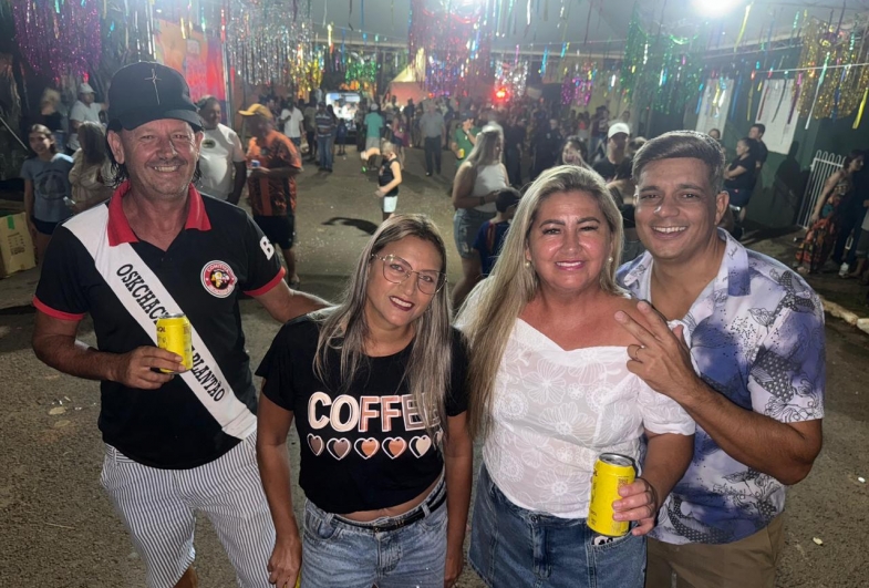 Munícipes prestigiando o evento