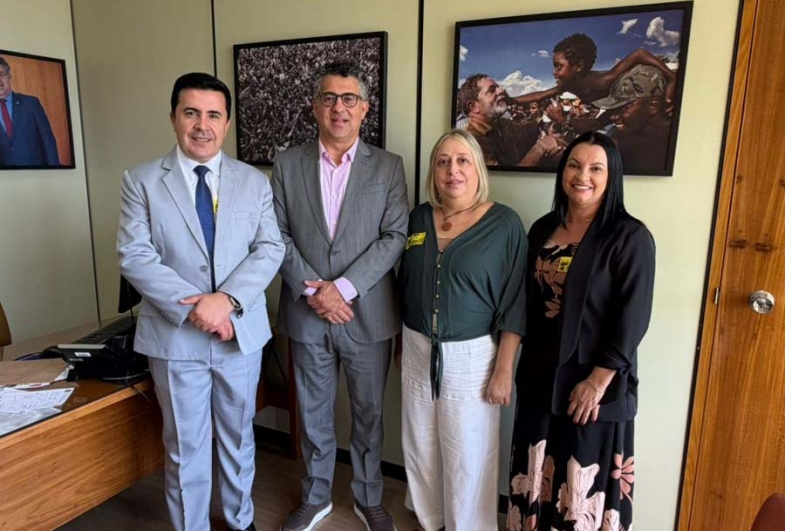 No gabinete do deputado Alencar Santos