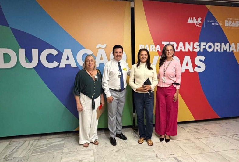 No MEC: secretária Gilmara, prefeito  Cristiano e funcionárias do ministério