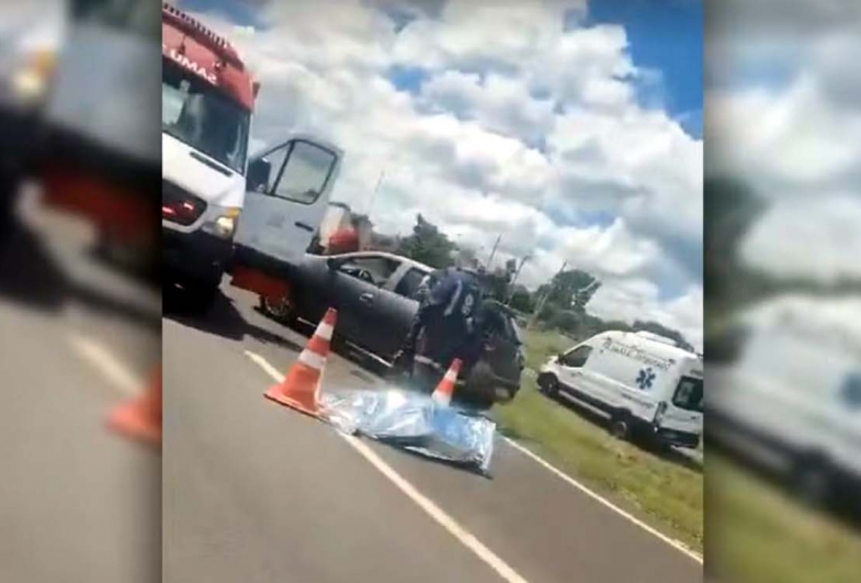 Homem morre atropelado ao atravessar rodovia para retirar objeto da pista
