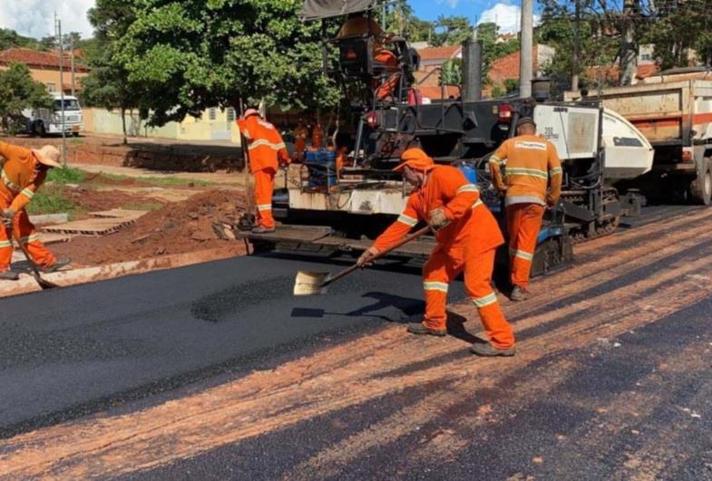 Ruas recebem pavimentos e recapes em Timburi