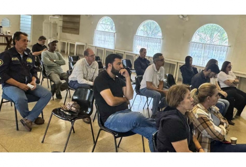 Circuito Técnico da Emapa reúne produtores e especialistas para discutir bioinsumos, clima e mercado do leite em Avaré