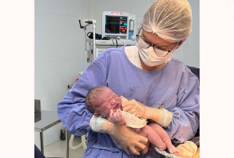 Amanda em um momento muito especial de sua profissão