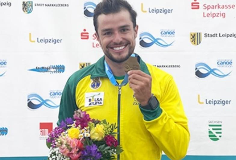 NA ALEMANHA, PEPE CONQUISTA OURO NO SLALOM EXTREMO