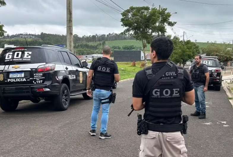 Polícia Civil apreende simulacros e canivetes na casa de adolescente suspeito de planejar atos violentos em SP — Foto: Reprodução/Polícia Civil