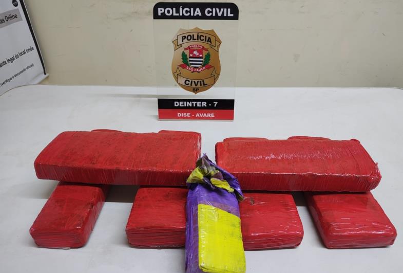 Homem é preso pela Polícia Civil transportando 5,5 quilos de maconha em veículo de aplicativo