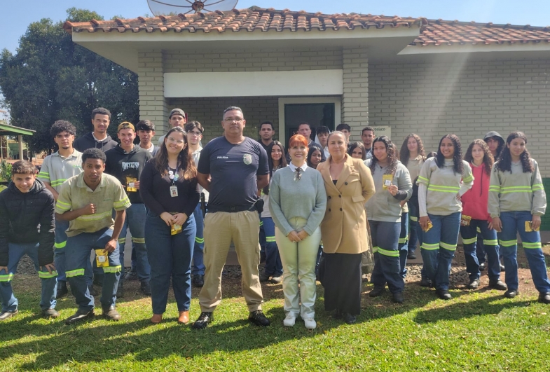 Ação da Polícia Civil conscientiza jovens sobre vícios e seus impactos sociais em Iaras