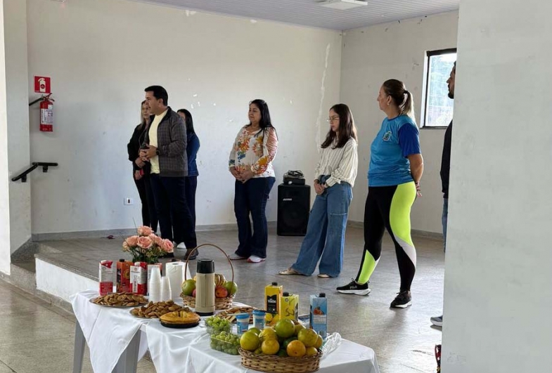 Prefeito Cristiano Amorim parabenizando a iniciativa