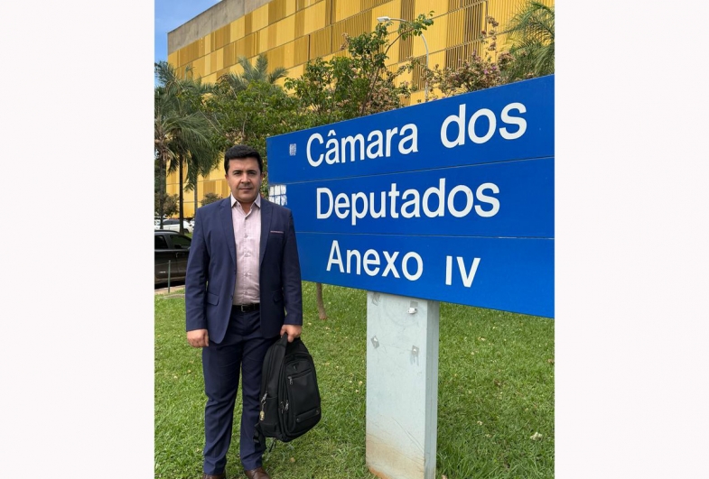 Prefeito Cristiano de Timburi vai a Brasília em busca de recursos