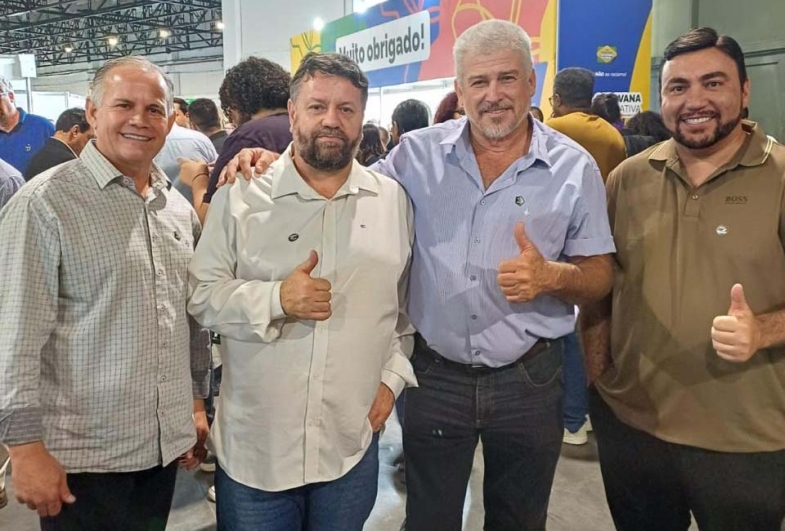 Prefeito de Taguaí Edinho, Alex Campos, prefeito de Tejupá Roberval de Oliveira e Xão Chechi em São Paulo  em evento do Governo Federal