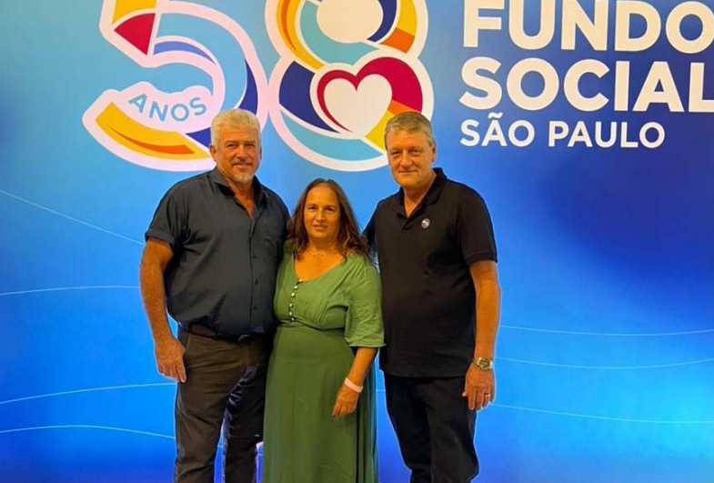 Prefeito de Tejupá com primeira-dama  e secretário de transportes