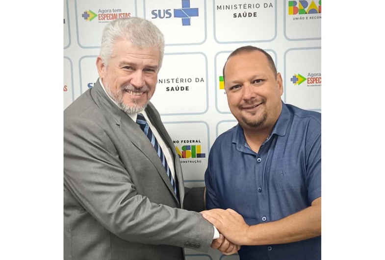 Prefeito de Tejupá juntamente com assessor parlamentar  no Ministério da Saúde