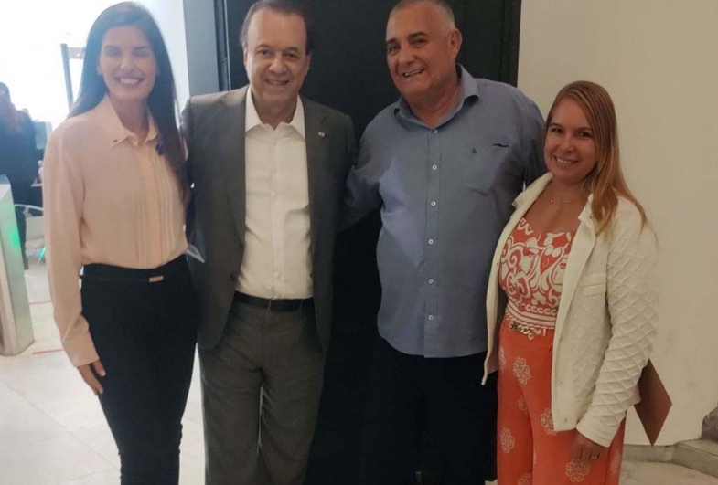 Prefeito e primeira-dama, com  secretário da Saúde Eleuses Paiva  e a deputada estadual Dani Alonso