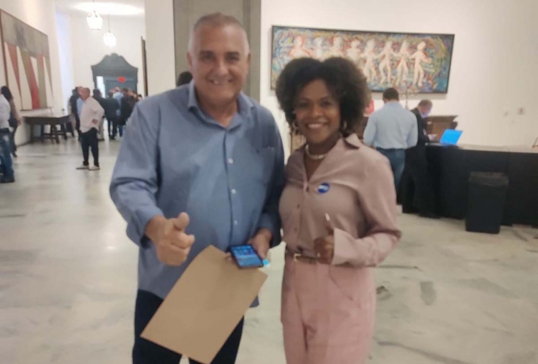 Prefeito João e secretaria de esportes Coronel Helena