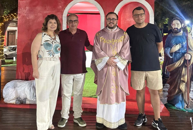 Primeira-dama Elisângela, prefeito Marcão do Haras,  Padre Blener e chefe de gabinete Victor Salles