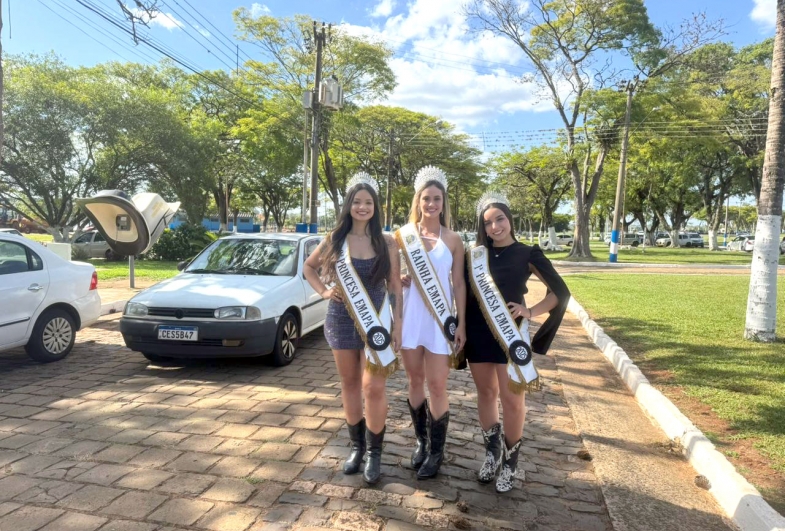 Adesivaço na Emapa atrai grande público e marca início da contagem regressiva para a festa de Avaré