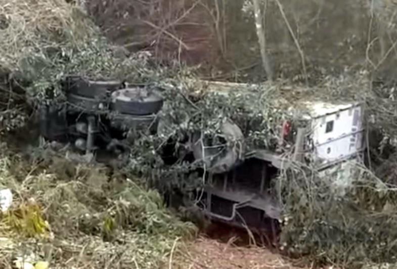 Motorista morre após tombar carreta carregada com carne entre Taguaí e Taquarituba 