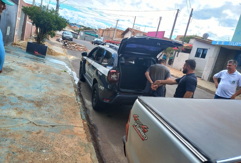 Polícia Civil prende homem de 40 anos por roubo de veículo em Itaí