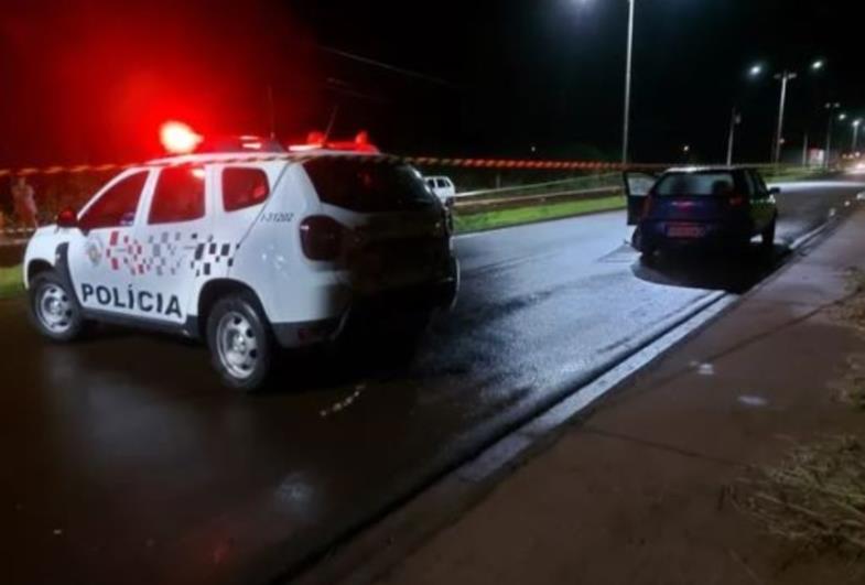 Travesti é encontrada morta a tiros dentro de carro em Santa Cruz do Rio Pardo
