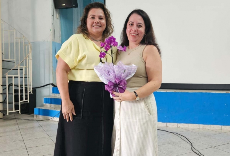 Secretária da Educação Lenita e palestrante Profª. Dra. Graziele Kerges Alcantara