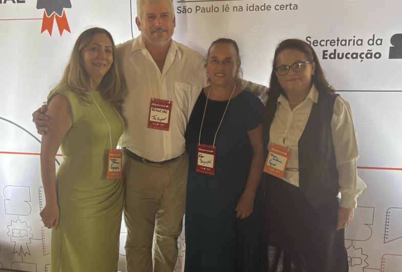 Secretária de Educação Vilma, prefeito Roberval de Oliveira, primeira-dama Elza e ex-secretária de Educação Maria Antônia