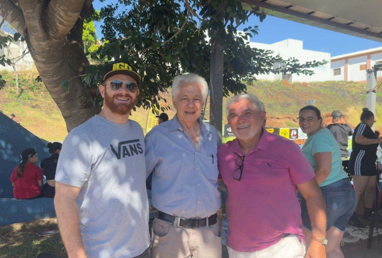 Secretário da Juventude Victor, deputado Chinaglia e vereador Barreto