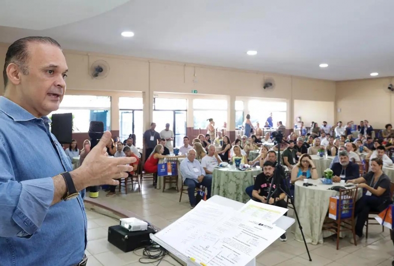 Secretário de Turismo e Viagens, Roberto de Lucena, divulga  ações da Pasta no Amitesp CONECTA em Cesário Lange