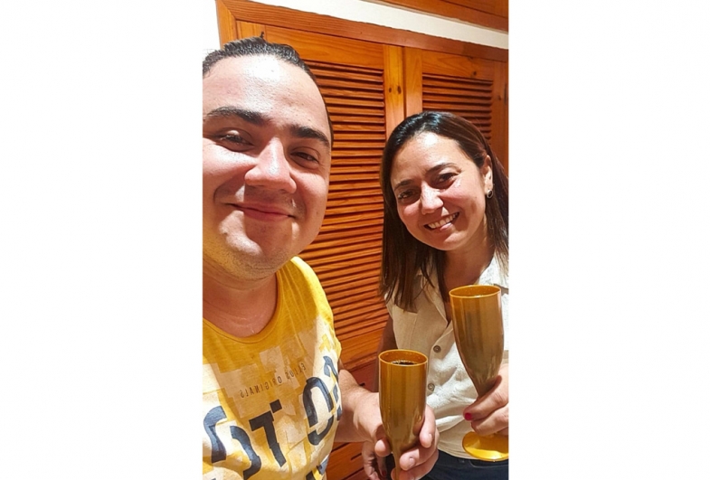 Professor Anderson e aluna de canto Hellen