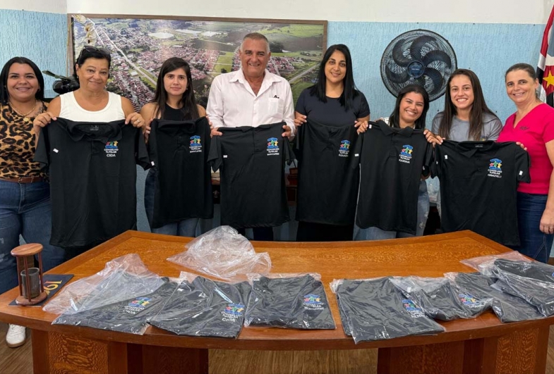Prefeitura de Sarutaiá entrega uniformes para o conselho tutelar 