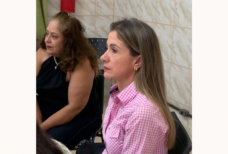 Vice-prefeita durante o encontro em Taquarituba
