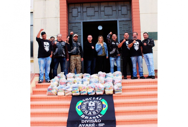 Solidariedade em duas rodas: Moto Clube Insanos entrega 26 cestas básicas a famílias de Avaré