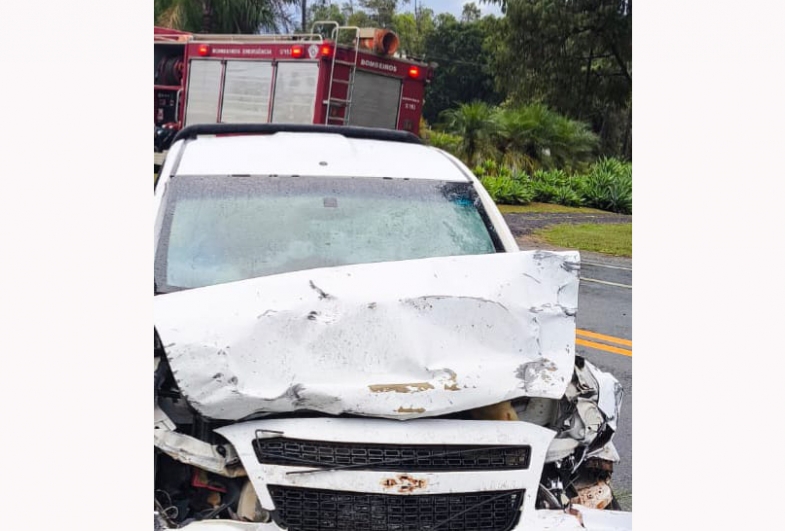 Mulher morreu após acidente entre dois carros na SP-287 em Fartura (SP) — Foto: Reprodução/Redes sociais